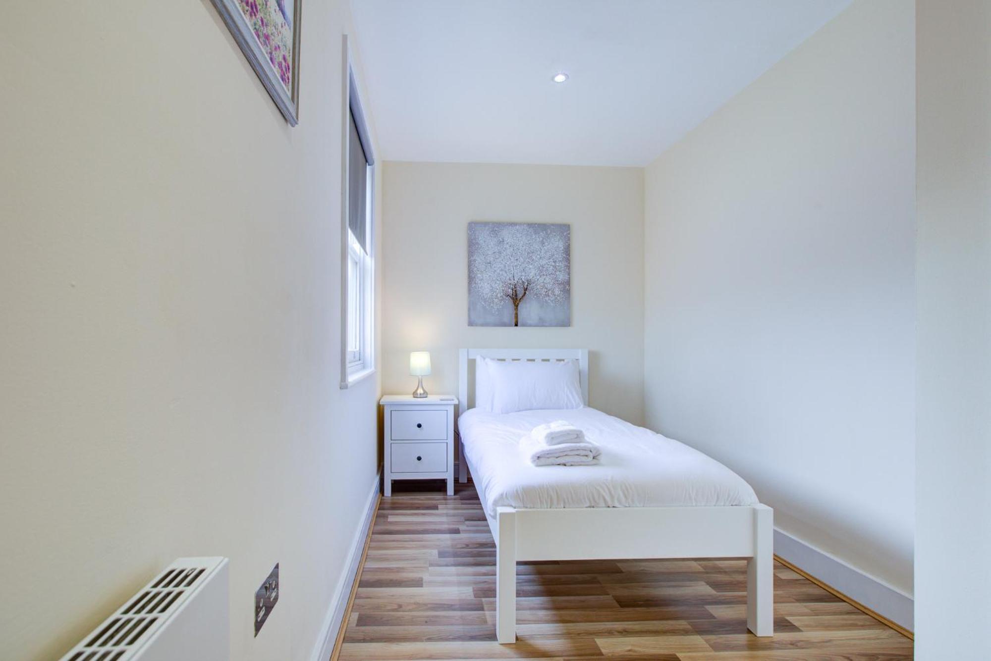 Stunning 4 Bedroom House * Londra